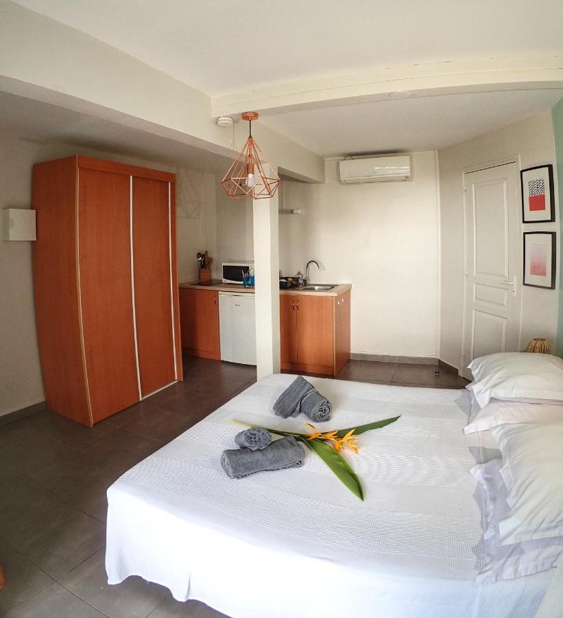 Studio Malacca, Malanga Et Majacudja - O Coeur De Deshaies Exteriör bild